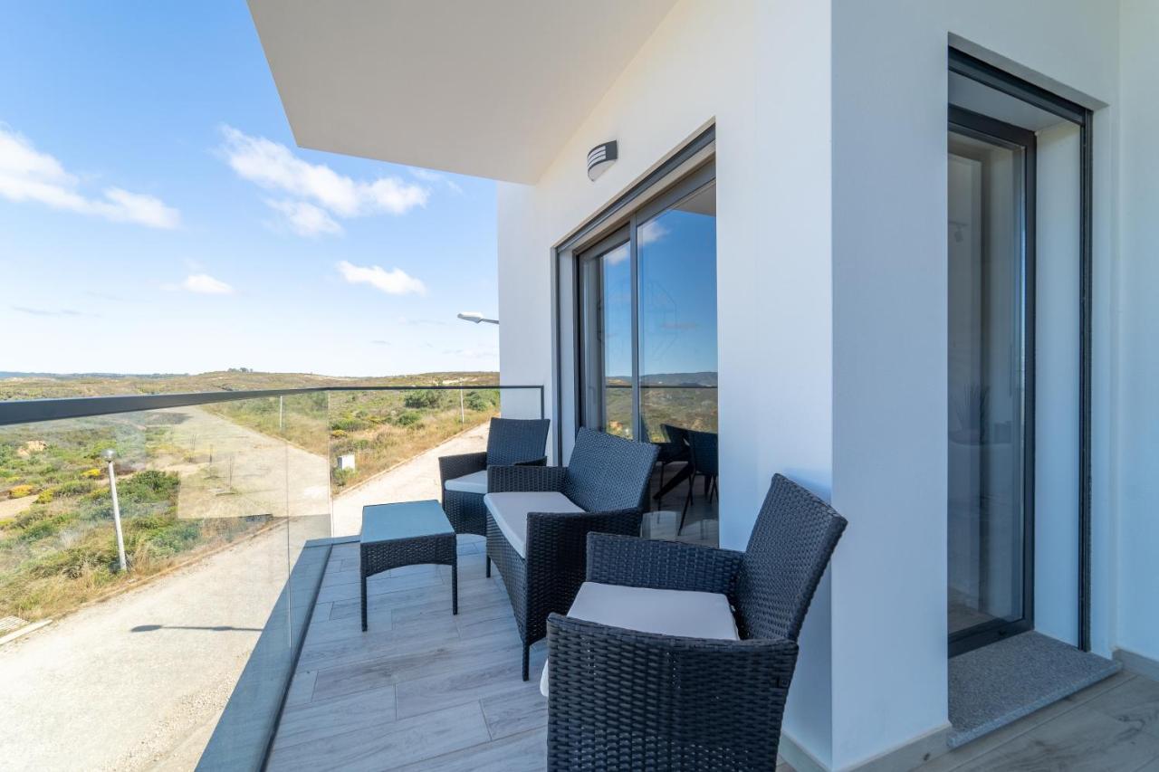 A Gaivota - Walking Distance To Monte Clerigo And Amoreira Beaches Aljezur Exteriör bild